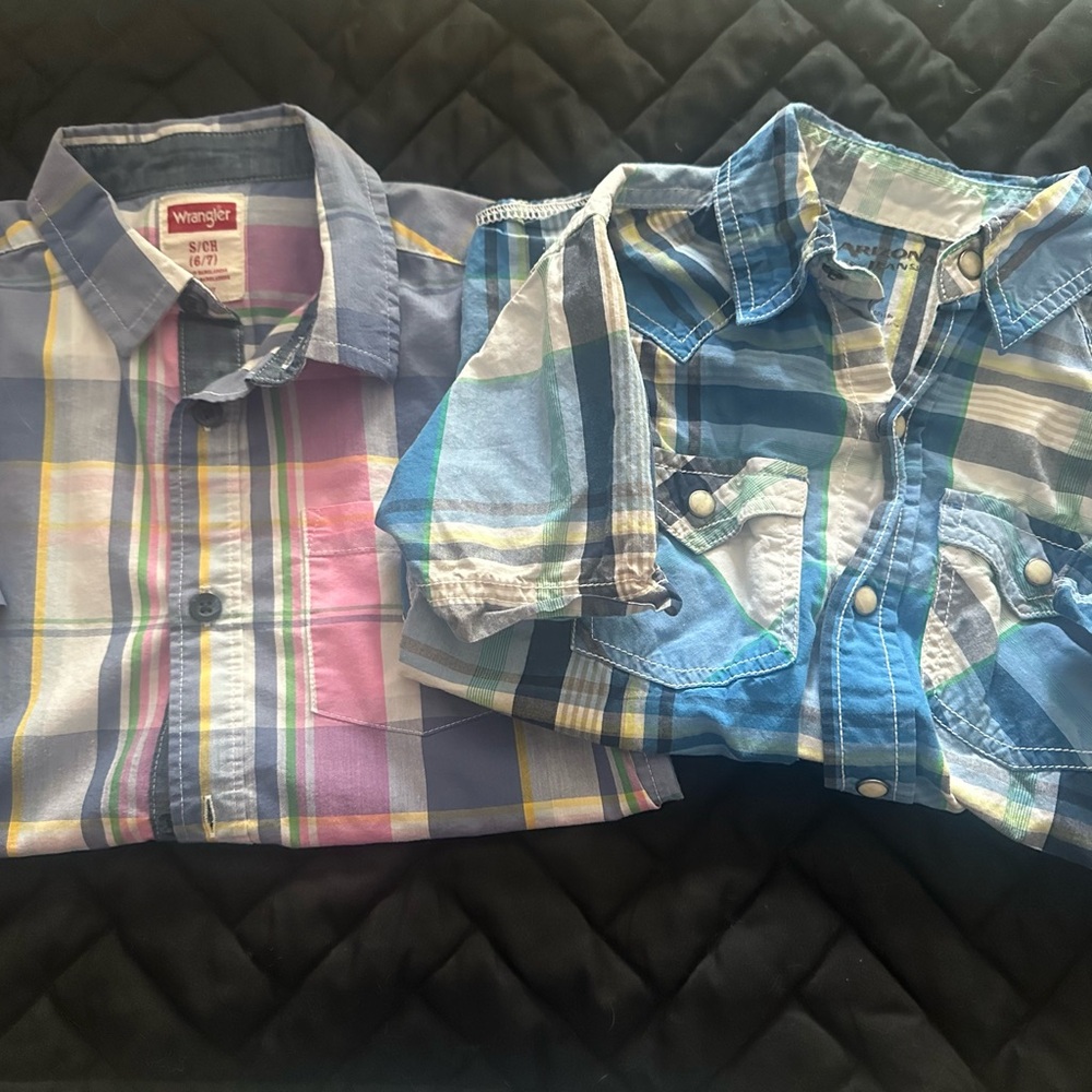 2 shirt button down boy bundle. Arizona and Wrangler.